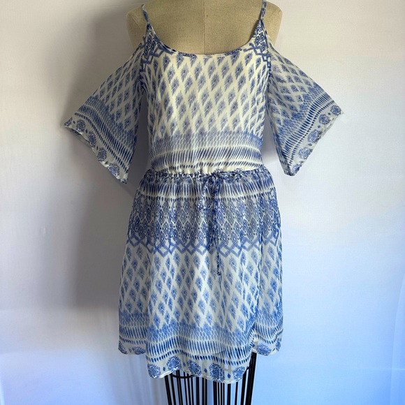 Hollister XS Beautiful Flowy Dress - Picture 2 of 7